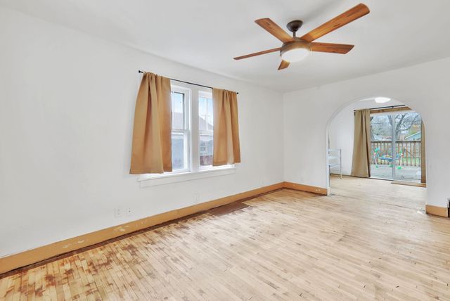 2116 N Fairview Ave, Wichita, KS 67203