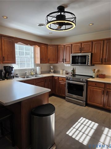 8511 Peaks Rd, Hanover, VA 23069