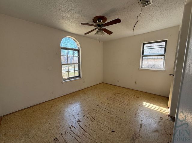 704 Meadowlark Circle, Crowley, TX 76036