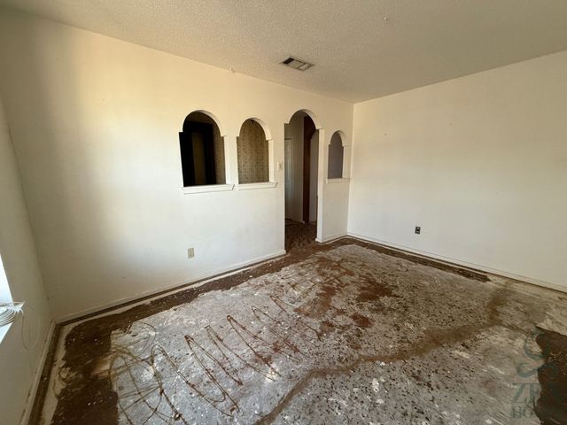 704 Meadowlark Circle, Crowley, TX 76036