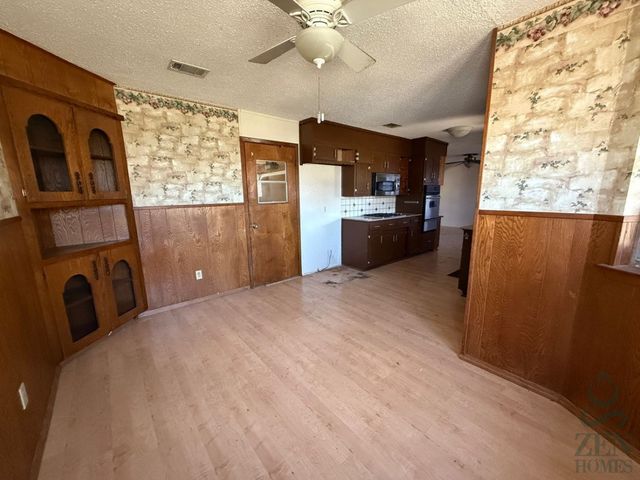 704 Meadowlark Circle, Crowley, TX 76036