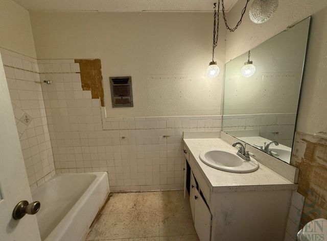 704 Meadowlark Circle, Crowley, TX 76036