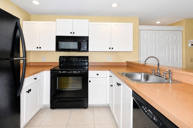 25100 SANDHILL BOULEVARD J-201, Punta Gorda, FL 33983