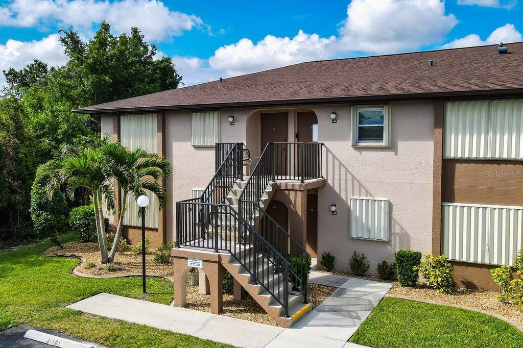 25100 SANDHILL BOULEVARD J-201, Punta Gorda, FL 33983