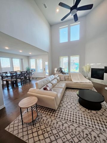 11104 Aspen Leaf Drive, Argyle, TX 76226