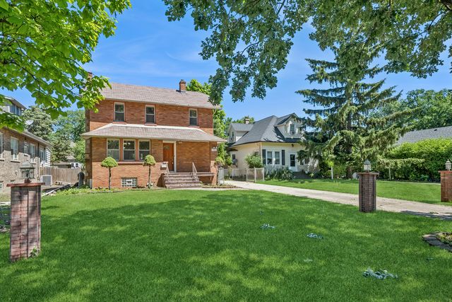 192 Waubansee Road, Riverside, IL 60546