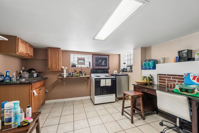 192 Waubansee Road, Riverside, IL 60546