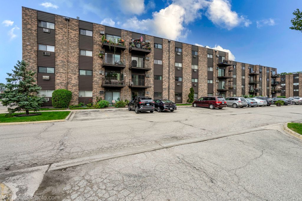 8901 N Western Avenue 202, Des Plaines, IL 60016 — exterior