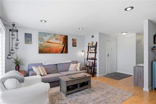 15607 Crestview 85, Los Angeles, CA 91344