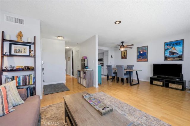 15607 Crestview 85, Los Angeles, CA 91344