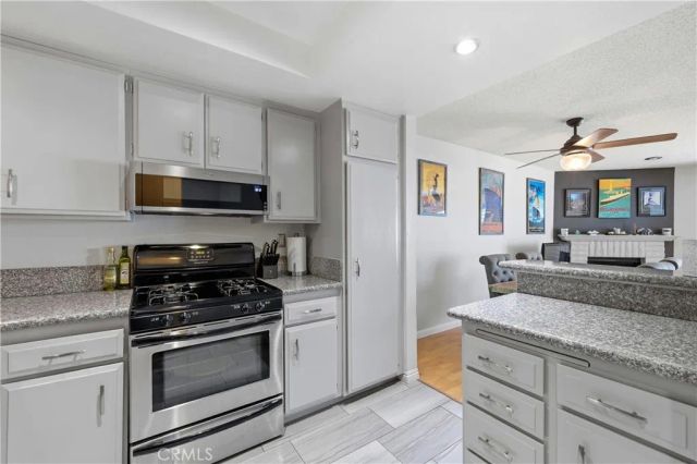 15607 Crestview 85, Los Angeles, CA 91344