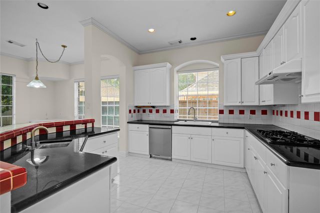 16 Treverstone Court, Sugar Land, TX 77479