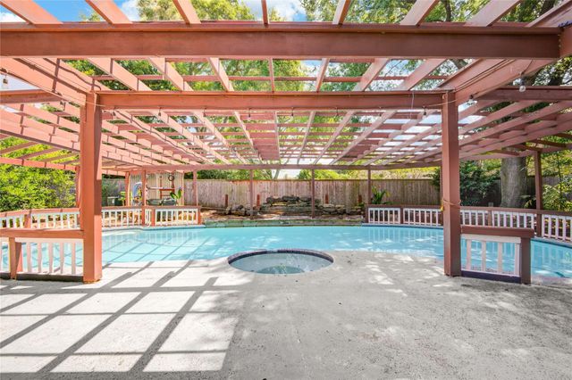 16 Treverstone Court, Sugar Land, TX 77479