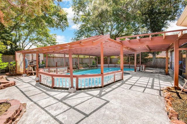 16 Treverstone Court, Sugar Land, TX 77479