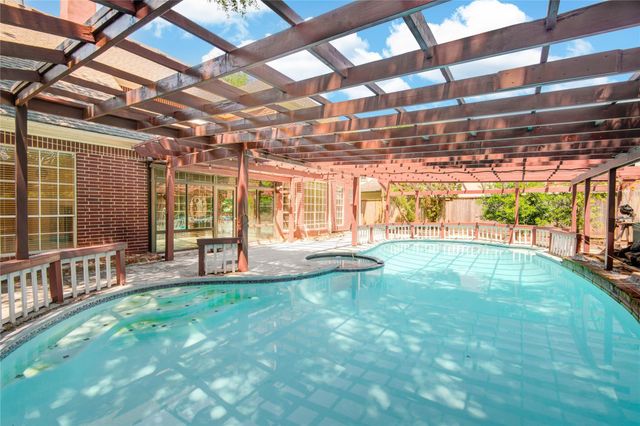 16 Treverstone Court, Sugar Land, TX 77479