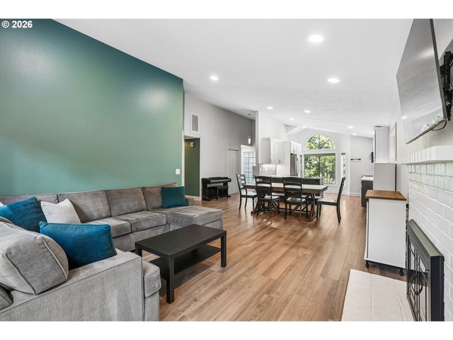 4538 Sw VACUNA St, Portland, OR 97219