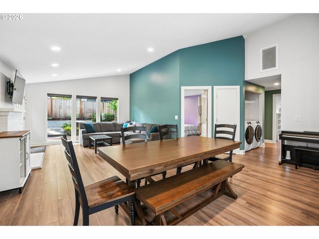 4538 Sw VACUNA St, Portland, OR 97219