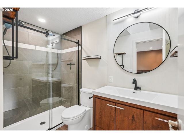 4538 Sw VACUNA St, Portland, OR 97219