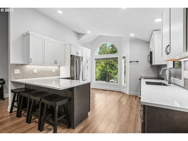 4538 Sw VACUNA St, Portland, OR 97219