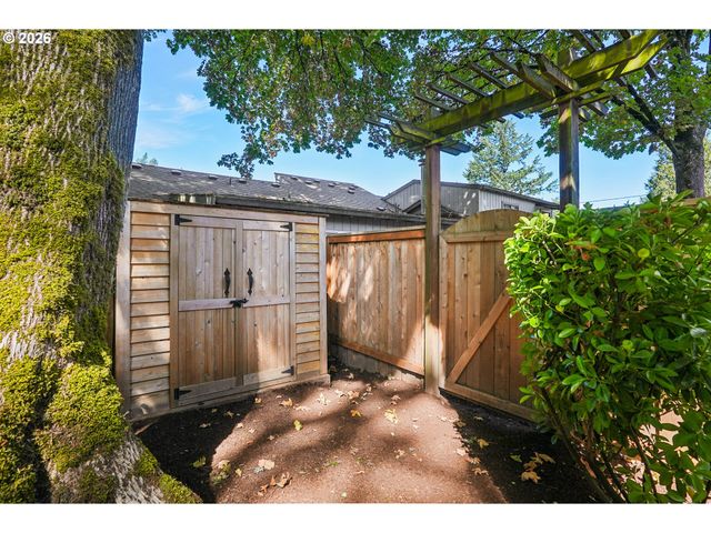 4538 Sw VACUNA St, Portland, OR 97219