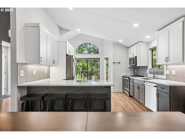 4538 Sw VACUNA St, Portland, OR 97219