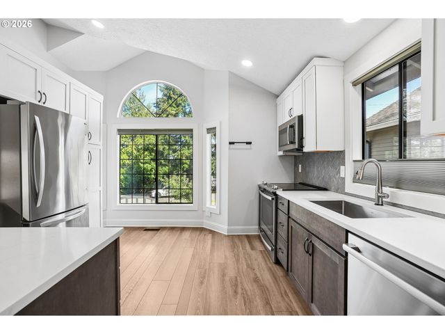 4538 Sw VACUNA St, Portland, OR 97219