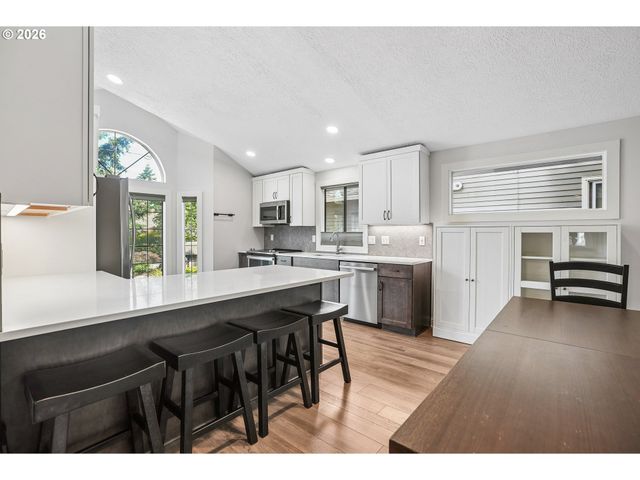 4538 Sw VACUNA St, Portland, OR 97219