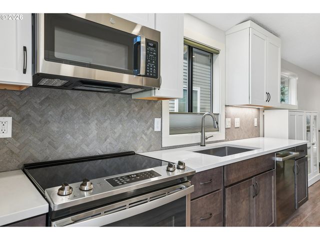4538 Sw VACUNA St, Portland, OR 97219