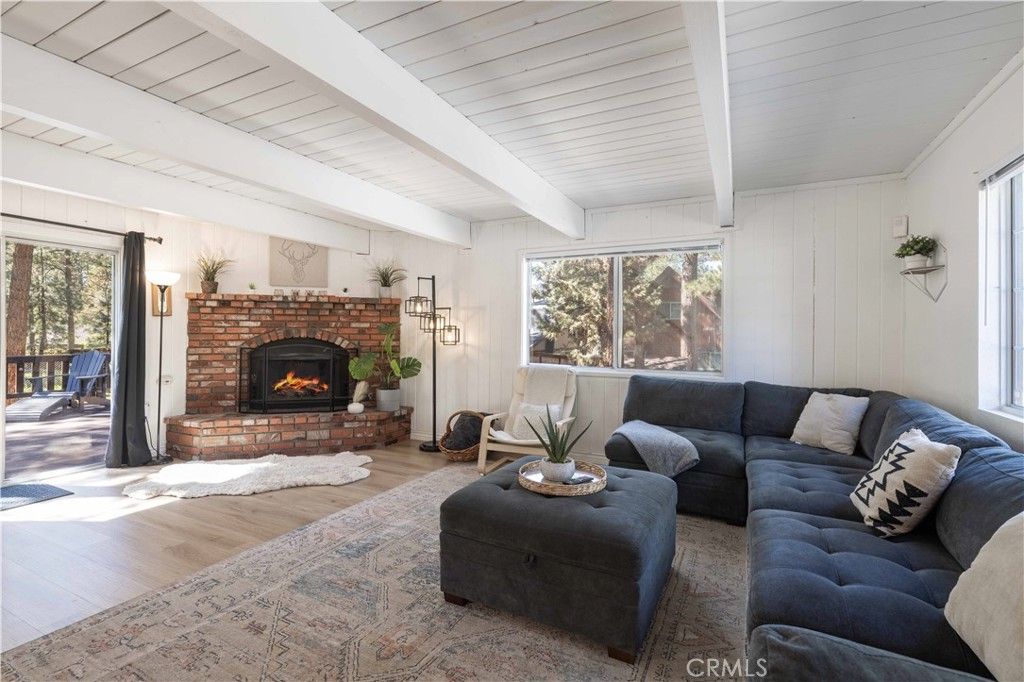 Image 5 of property listing at 745 Barret, Big Bear City, CA 92314