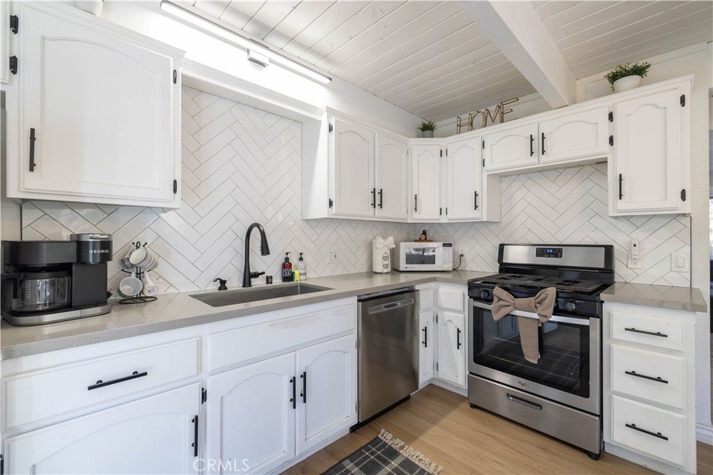 Image 7 of property listing at 745 Barret, Big Bear City, CA 92314