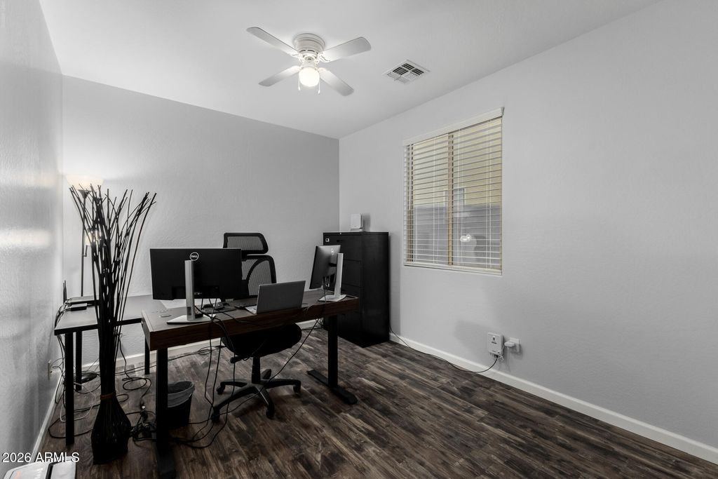 Image 10 of property listing at 744 W DESERT HOLLOW Drive, San Tan Valley, AZ 85143