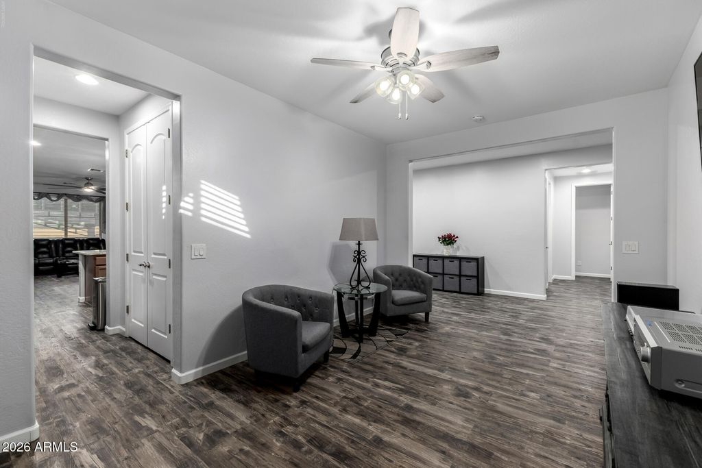 Image 12 of property listing at 744 W DESERT HOLLOW Drive, San Tan Valley, AZ 85143