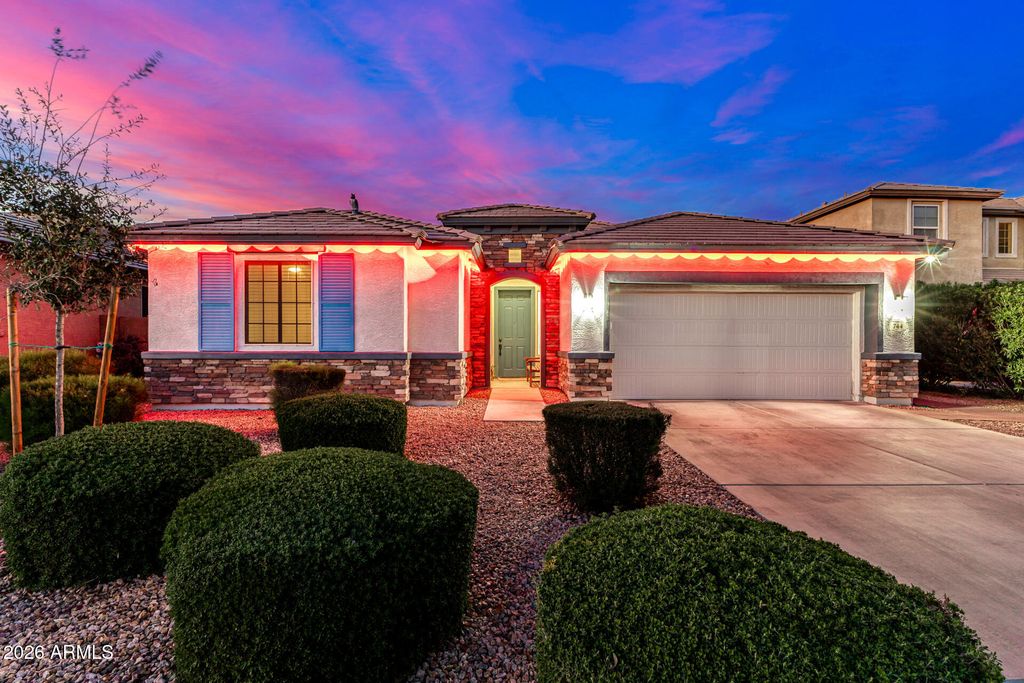 Image 14 of property listing at 744 W DESERT HOLLOW Drive, San Tan Valley, AZ 85143