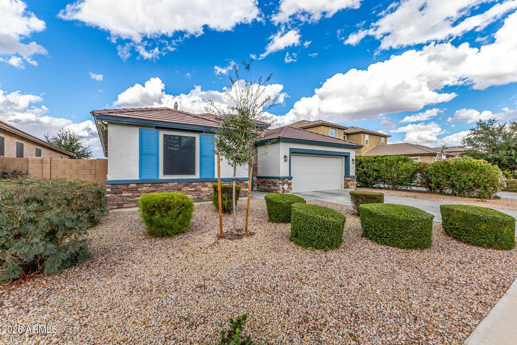 Image 17 of property listing at 744 W DESERT HOLLOW Drive, San Tan Valley, AZ 85143