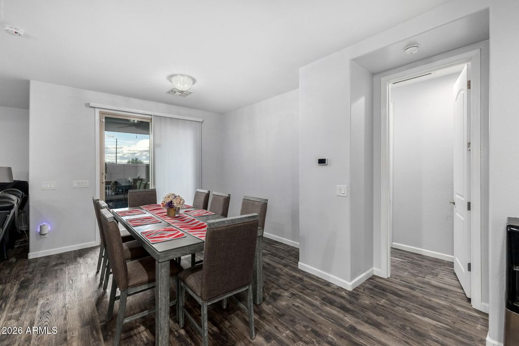 Image 19 of property listing at 744 W DESERT HOLLOW Drive, San Tan Valley, AZ 85143