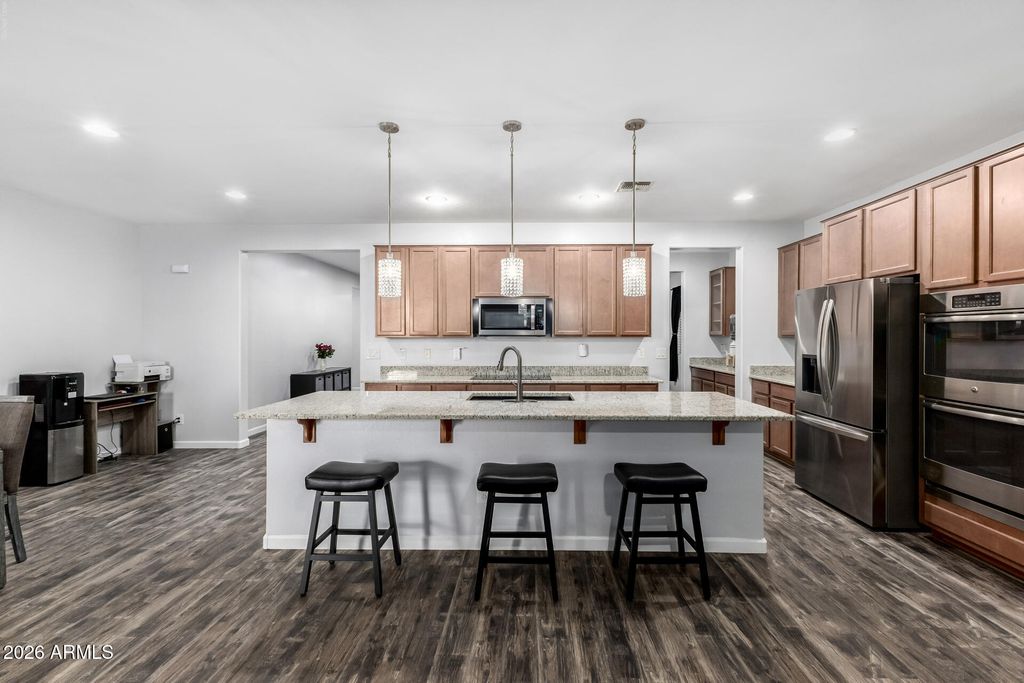 Image 2 of property listing at 744 W DESERT HOLLOW Drive, San Tan Valley, AZ 85143