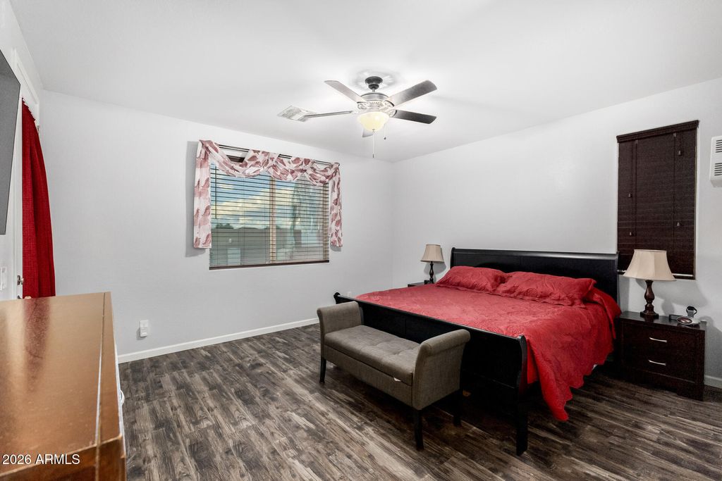 Image 23 of property listing at 744 W DESERT HOLLOW Drive, San Tan Valley, AZ 85143