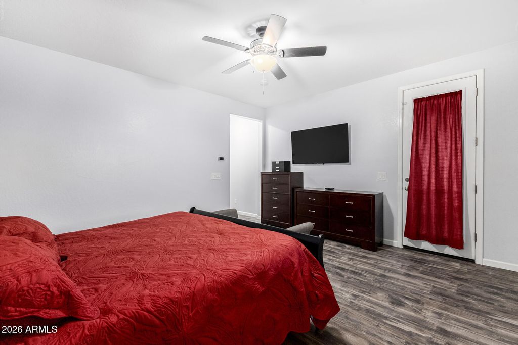 Image 25 of property listing at 744 W DESERT HOLLOW Drive, San Tan Valley, AZ 85143