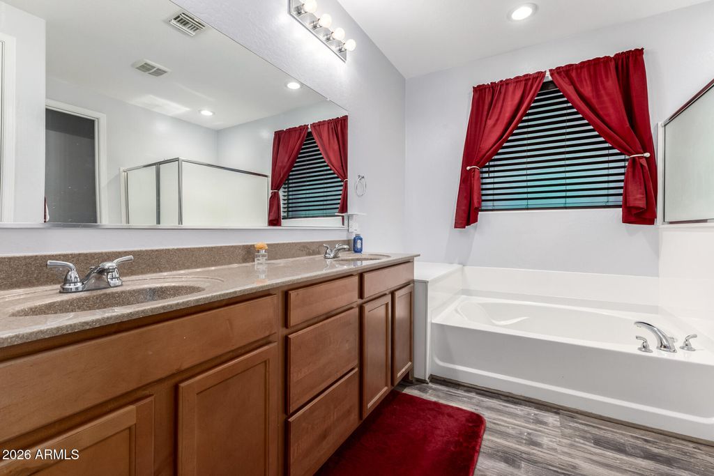 Image 26 of property listing at 744 W DESERT HOLLOW Drive, San Tan Valley, AZ 85143