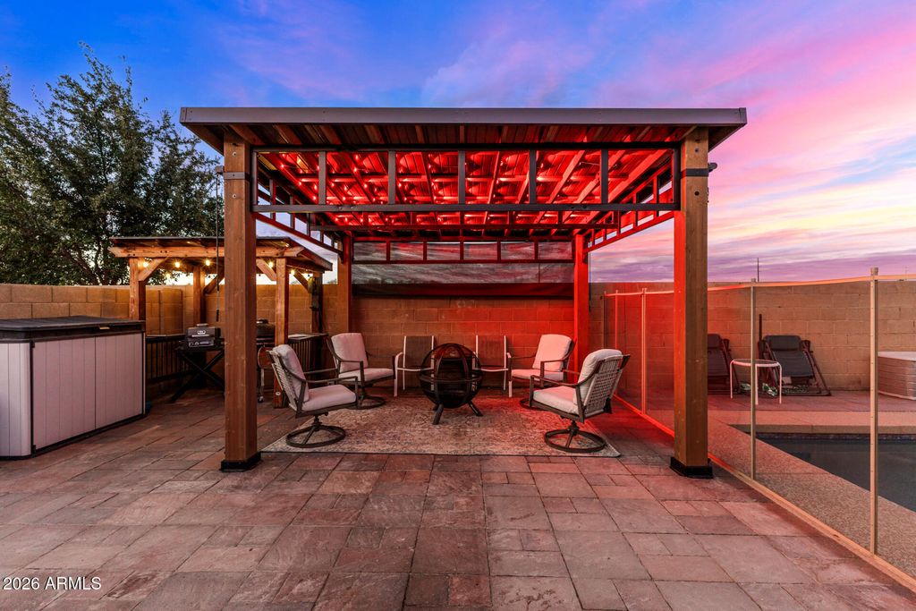 Image 37 of property listing at 744 W DESERT HOLLOW Drive, San Tan Valley, AZ 85143