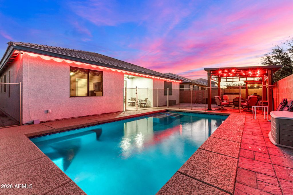 Image 39 of property listing at 744 W DESERT HOLLOW Drive, San Tan Valley, AZ 85143