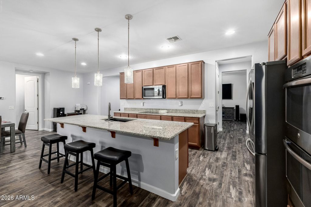 Image 5 of property listing at 744 W DESERT HOLLOW Drive, San Tan Valley, AZ 85143