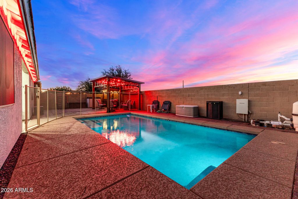 Image 6 of property listing at 744 W DESERT HOLLOW Drive, San Tan Valley, AZ 85143