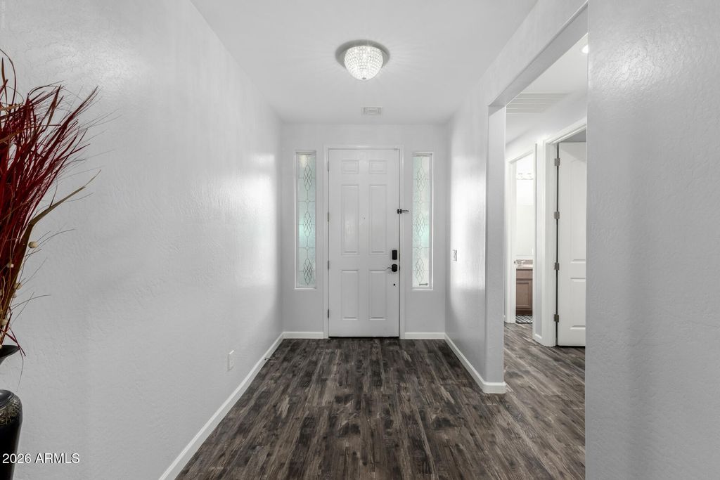 Image 9 of property listing at 744 W DESERT HOLLOW Drive, San Tan Valley, AZ 85143