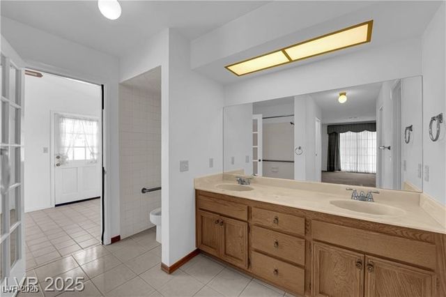 2004 Canterbury Drive, Las Vegas, NV 89119