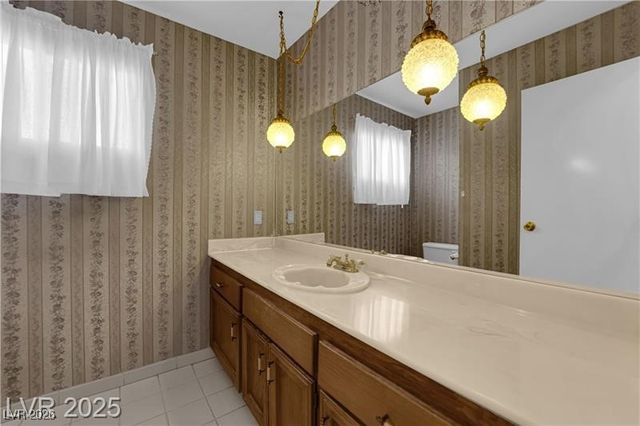 2004 Canterbury Drive, Las Vegas, NV 89119