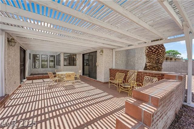 2004 Canterbury Drive, Las Vegas, NV 89119