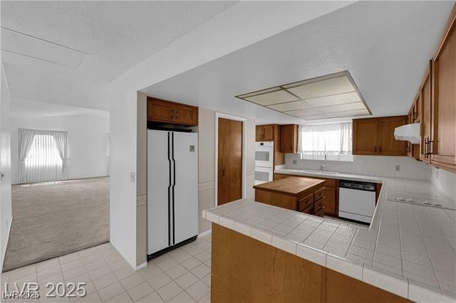 2004 Canterbury Drive, Las Vegas, NV 89119