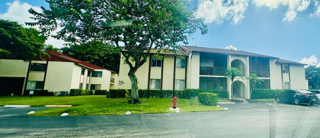 4759 Sable Pine Circle Circle A1, West Palm Beach, FL 33417