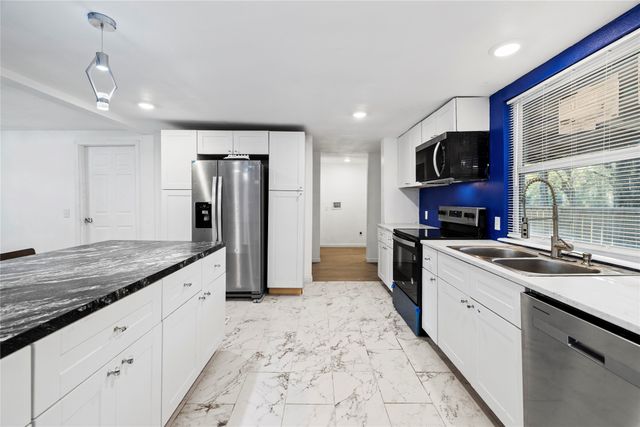 269 Lake Shadow Circle, Mabank, TX 75156